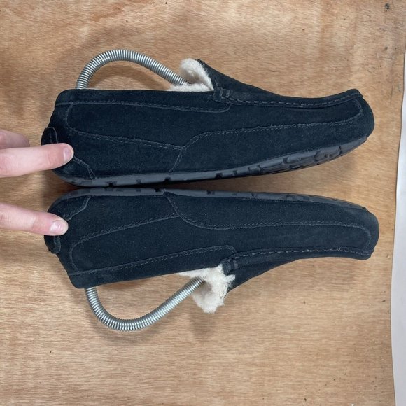 ๐Uggs ๐Ascot Men Size 9, Black Suede Slipper Sheepskin Lined (Slip Ons) - Picture 6 of 9